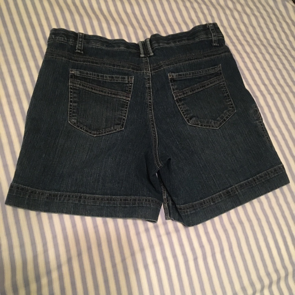 Gloria Vanderbilt shorts - Picture 3 of 5